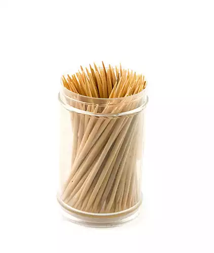 קיסמי שיניים (להחזקת נתחי עוף יחד)