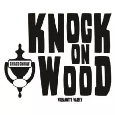 מייסון נואר לדפוק על עץ שרדונה