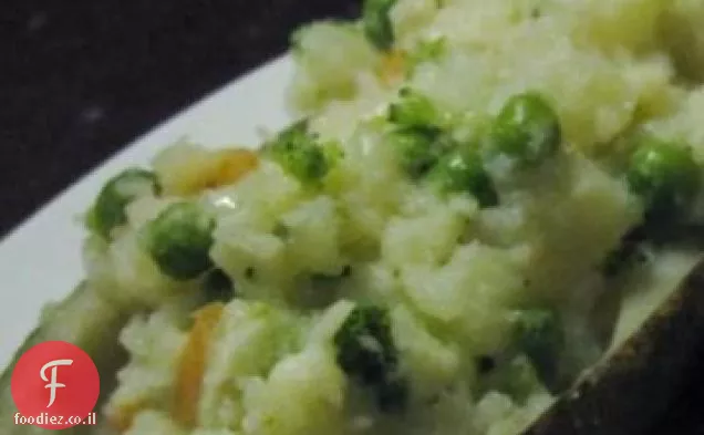 Veggie ממולא פעמיים סירות תפוחי אדמה אפויות