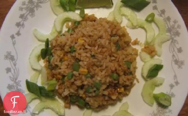 אורז מטוגן טבעוני תאילנדי (Khao Phad Jay)