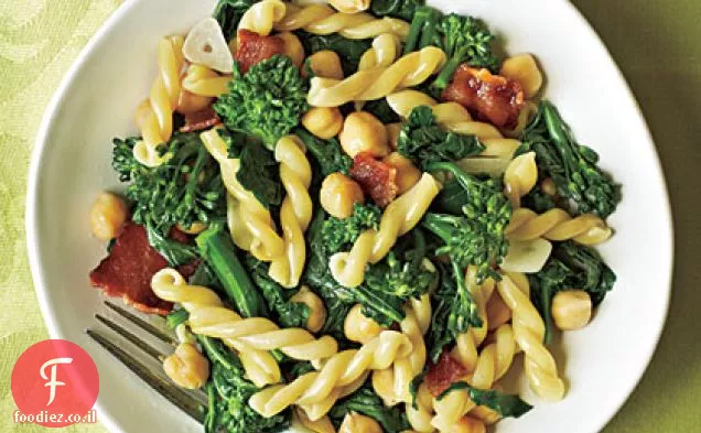 Gemelli עם ברוקולי Rabe, בייקון, חומוס