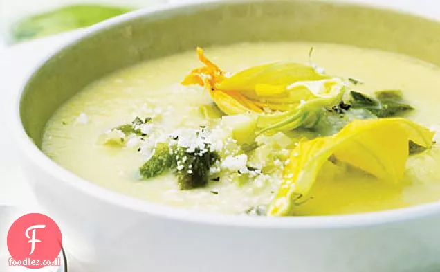 מרק תירס עם Poblanos קלוי ופריחת קישואים