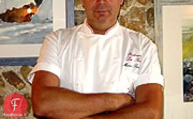 טרטר Seabass על קרם קישואים חמים עם קוויאר עגבניות