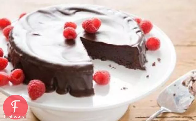 עוגת שוקולד ללא קמח עם זיגוג שוקולד
