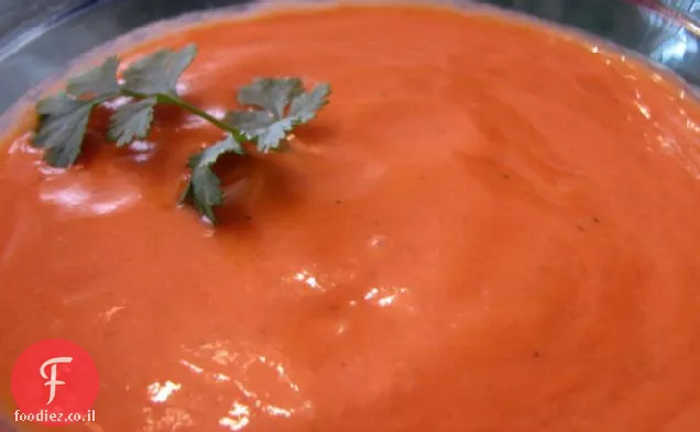 מרק עגבניות מבושל כוסברה