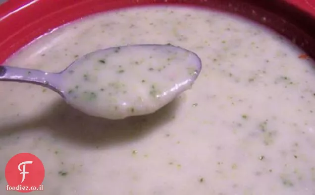 מרק כרובית ברוקולי שמנת עם גבינה כחולה