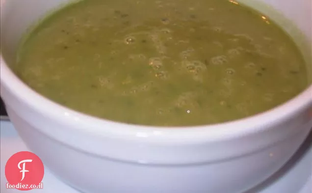 סלט ברוקולי - לא גבינה, בצל או גרעיני חמניות