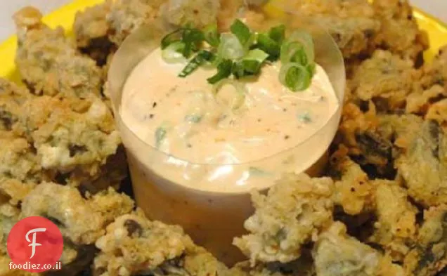 סגנון במיה מטוגן Cajun עם רוטב Remoulade
