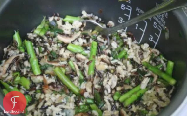 אורז בר מוקפץ מטוגן עם אספרגוס ופטריות