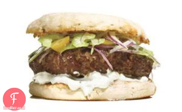 המבורגרים עם סלרי, זיתים וגבינה כחולה