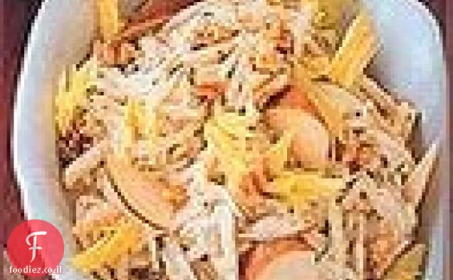סלרי שורש אגס Remoulade עם אגוזי מלך