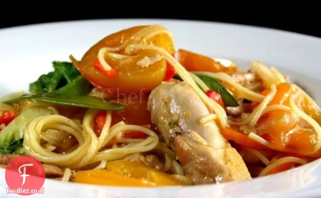 עוף משמש עם אטריות