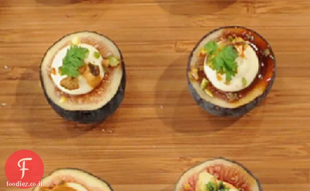 משימה שחורה תאנים עם פיסטוקים קלויים Mascarpone מוקצף