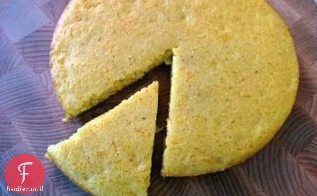 תוספת לחם תירס לח עם שמנת חמוצה