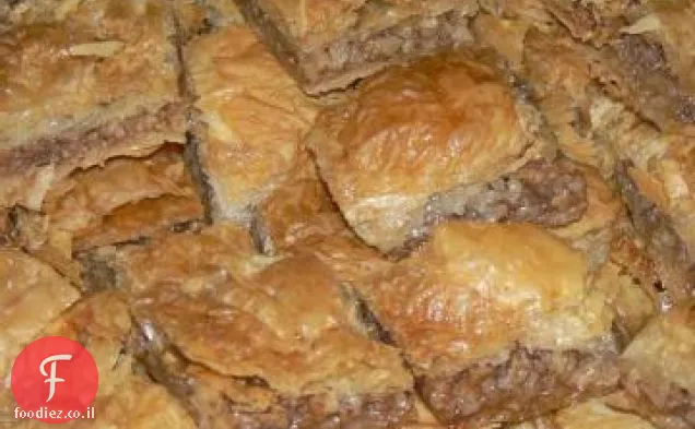 מאפה רב שכבתי מלא אגוז מזרח תיכוני (בקלאווה)