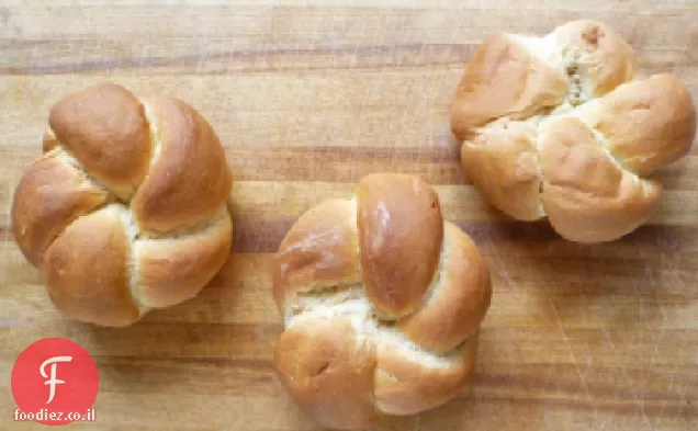 הטכניקות הבסיסיות של לחמניות קייזר של אפיית לחם קלאסי