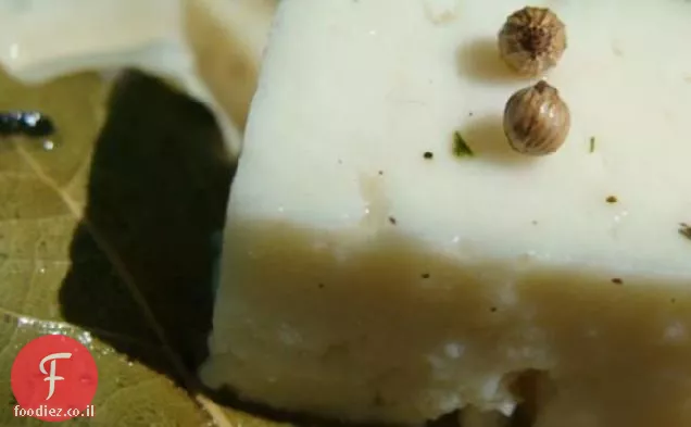 גבינת פטה במרינדה עם זיתים
