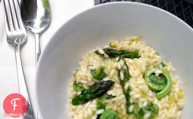 ריזוטו לימון האביב עם אספרגוס ושרכים Fiddlehead