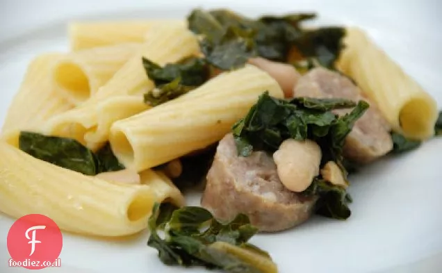 Rigatoni עם נקניק, כרוב, שעועית לבנה