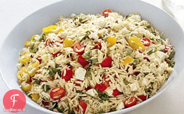 Orzo עם עגבניות, פטה, בצל ירוק