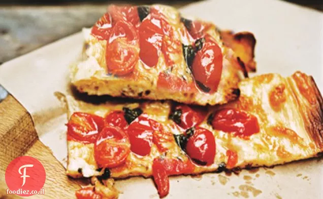 פיצה בסגנון רומי עם עגבניות שרי קלויות