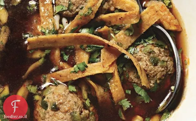 Poblano Albón digas עם מרק אנצ'ו צ'ילה