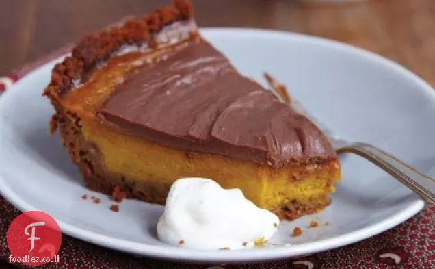 עוגת שוקולד חלב דלעת עם קרום Gingersnap