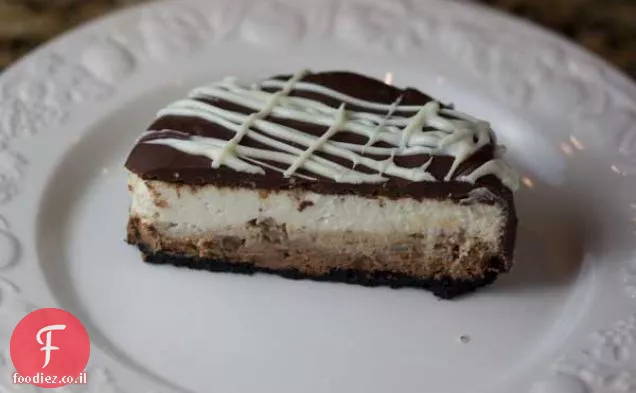 עוגת גבינה ארבעה אינץ — - שכבה משולשת מזוגגת שוקולד