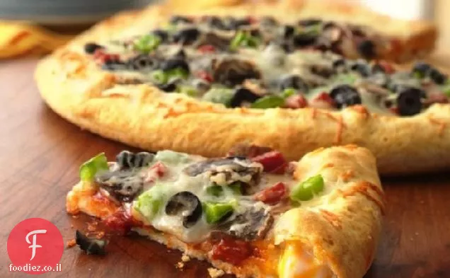 פיצה פפרוני ממולאת-קרום