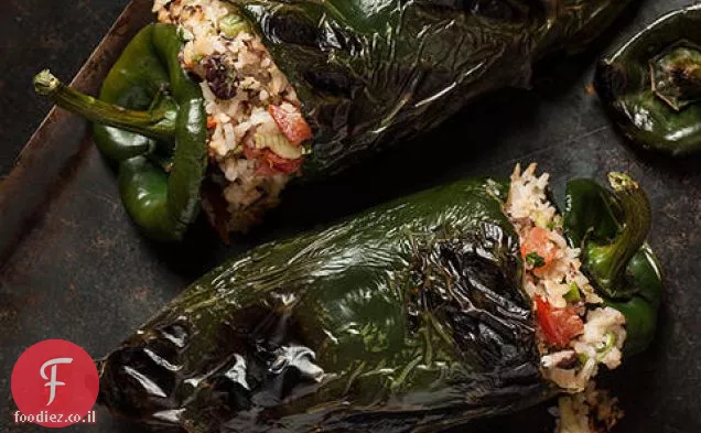 Poblanos ממולא עם שעועית שחורה וגבינה