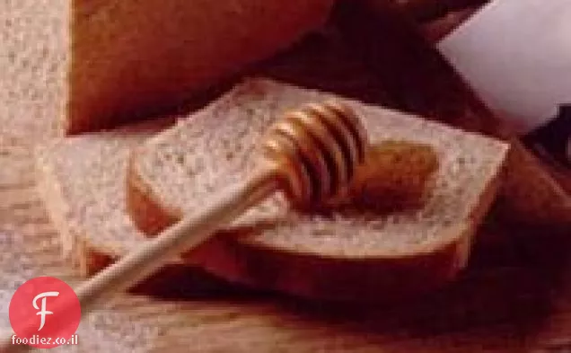 לחם חיטה מלאה עם דבש מיושן