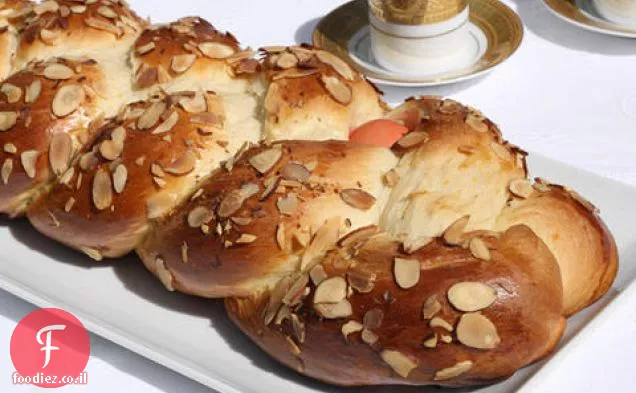 לחם פסחא יווני (Tsoureki)