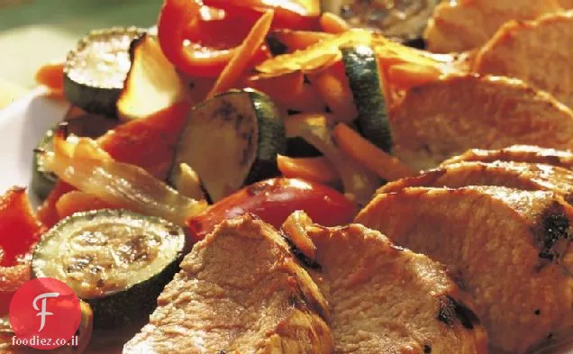 בשר חזיר צלוי עם תערובת ירקות