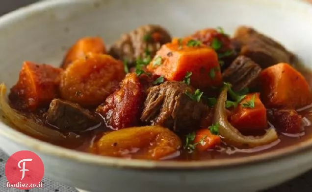 בישול איטי של בשר קולומביאני ונזיד בטטה