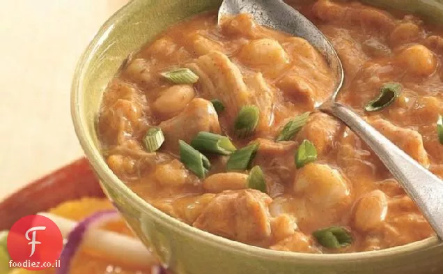 צ'ילי עוף לבן בישול איטי עם Hominy