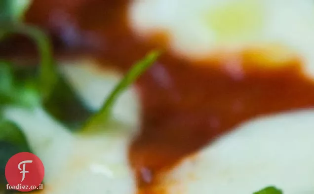 פיצה Bisquick® Margherita בגריל