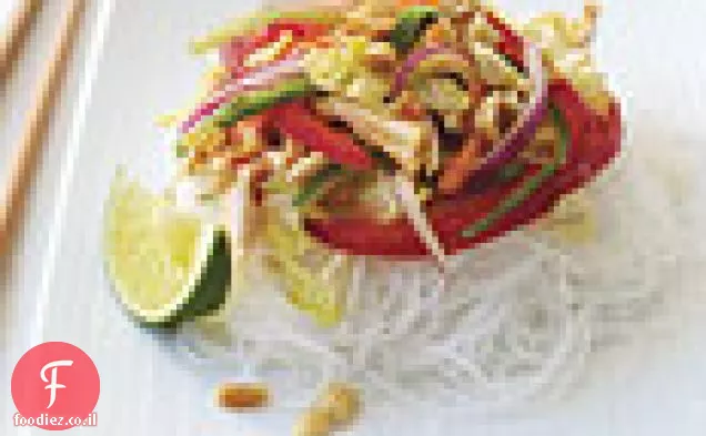 סלט עוף תאילנדי עם אטריות אורז
