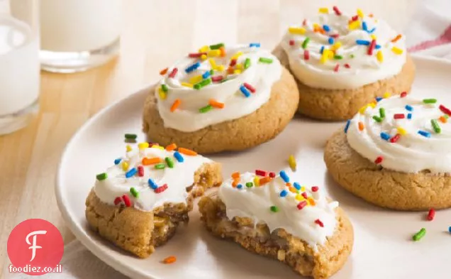 Snickers™ - עוגיות חמאת בוטנים ממולאות