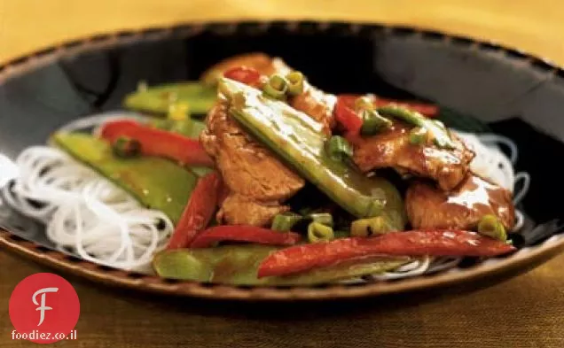 חזיר Hoisin ואפונה שלג מוקפץ