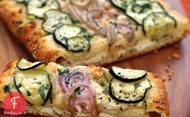 קישואים גבינה ולחם שטוח בצל אדום