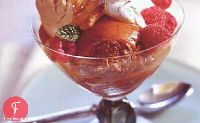 גלידת מוקה עם קפה-רוטב קרמל