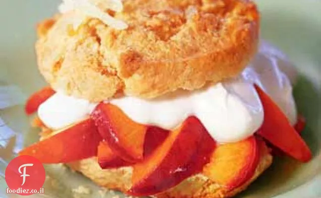Caramelized-נקטרינה וג'ינג'ר Shortcakes עם שמנת חמוצה
