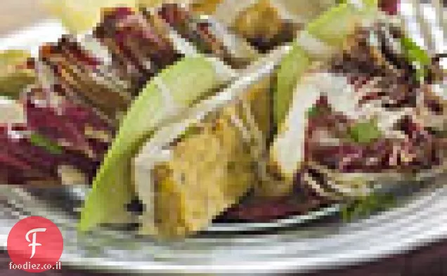 סטייק טמפה במרינדה בגריל עם אבוקדו, רדיקיו, רוטב כתום וטחינה