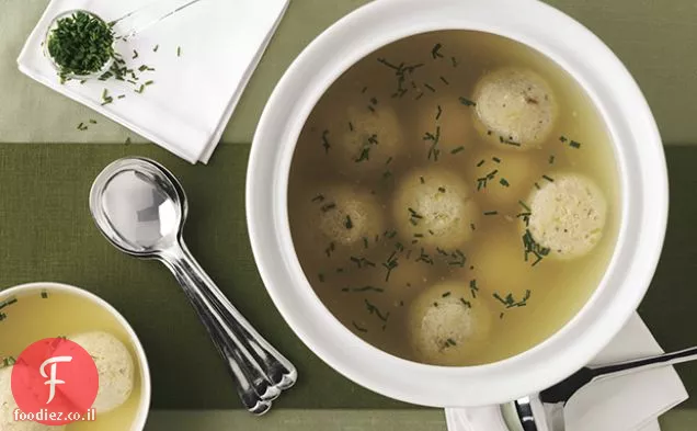 כדורי מצה כרישה וג'ינג'ר ב קונסומה Lemongrass