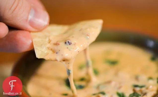 צ'וריסו, פטריות, בצל Queso