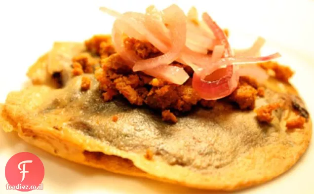 ארוחת ערב הערב: Panuchos Yucatecos con Chorizo