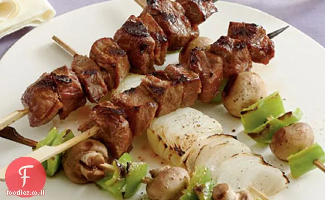 סטייק בגריל ו Kabobs ירקות