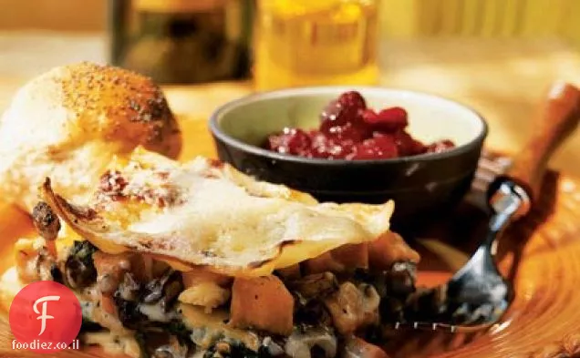 לזניה עם ירקות בסתיו, Gruyère, ו מרווה בשמל