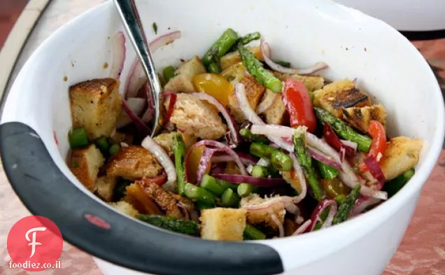 ארוחת ערב: Panzanella אספרגוס בגריל