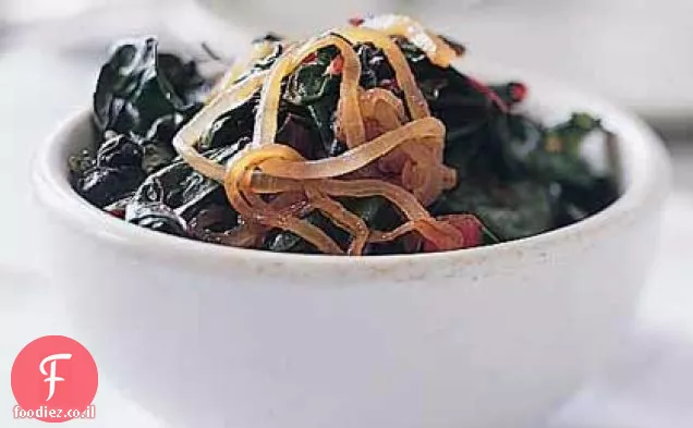 Chard שוויצרי עם בצל